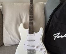electric guitar for sale with carry case.