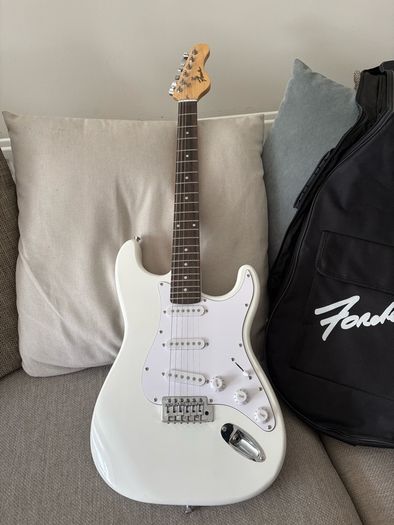 electric guitar for sale with carry case.