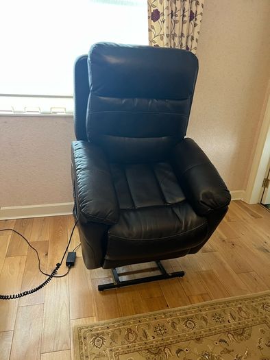 Lift stand recliner chair