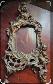 Art nouveau frame often known as the "Beatrice" motif