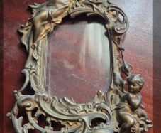 Art nouveau frame often known as the "Beatrice" motif