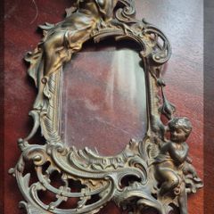 Art nouveau frame often known as the "Beatrice" motif