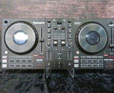 Numark Mixtrack platinum