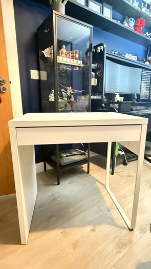 small desk/computer table