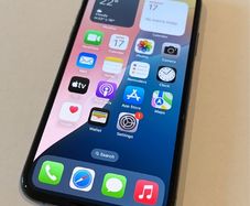 iPhone XS 64g sim free