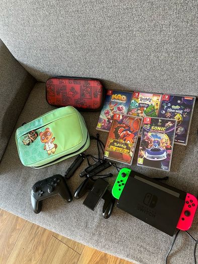 Nintendo Switch  - Pro Controller + 5 Games