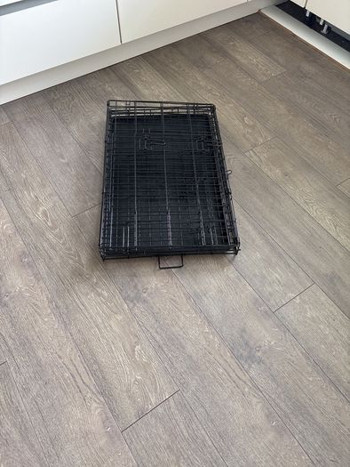 dog crate excellent condition medium size