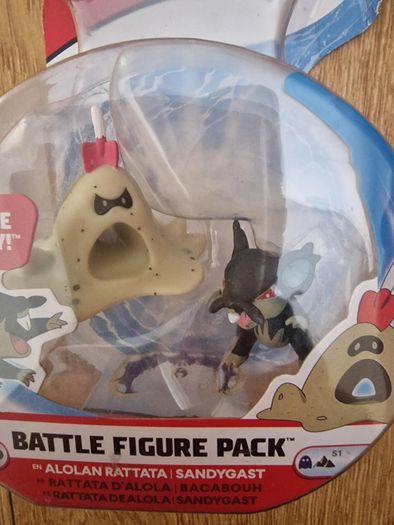Pokemon 2 Inch Battle Action Figure Pack includes  Alolan Rattata and Sandygast
