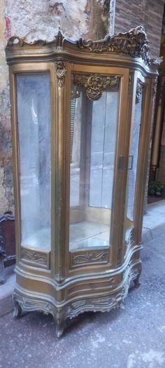 Very large vitrine cabinet