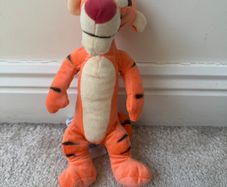 Disney Store Winnie the Pooh Tigger Mini Bean Bag Plush Approx. 25 cm. Used Please see photos