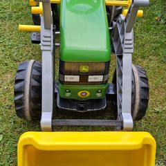 Kids John Deere pedal tractor