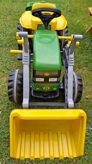 Kids John Deere pedal tractor