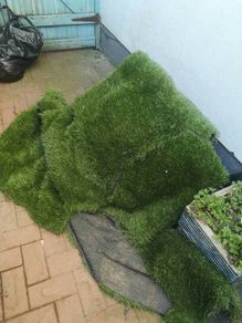 fake grass offcuts