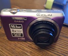 Casio Exilim EX-ZR20 digital camera - 16.1MP - Purple