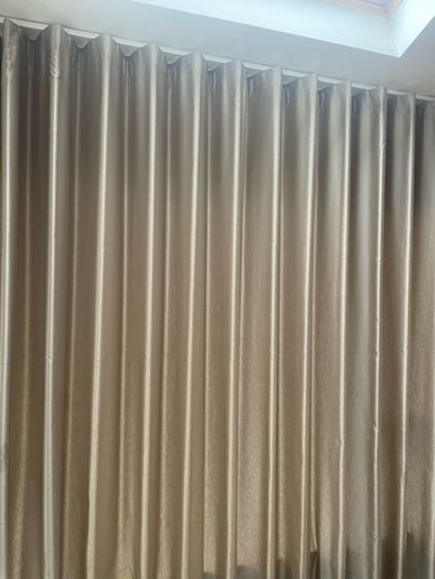 Wave Fold curtain and ceiling track set