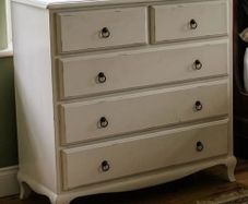 Wooden white 5-drawer chest