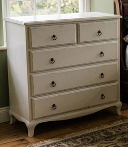 Wooden white 5-drawer chest