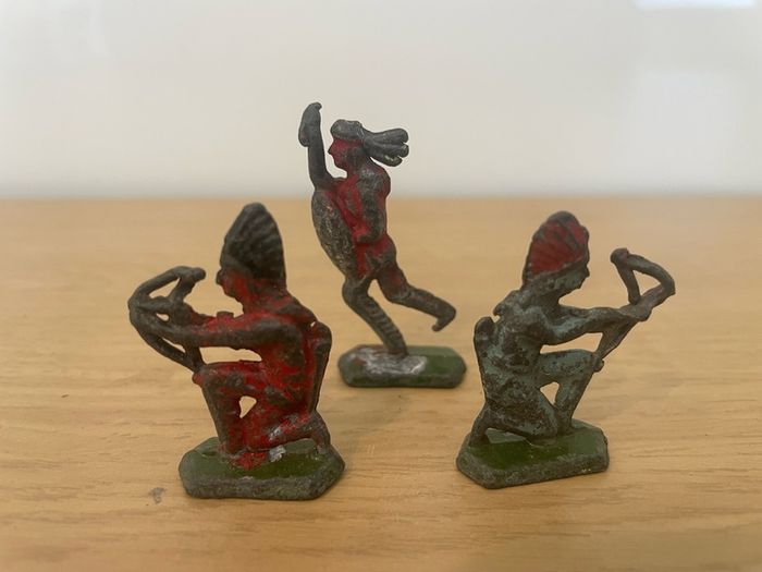 Native American Indians Lead figures x3