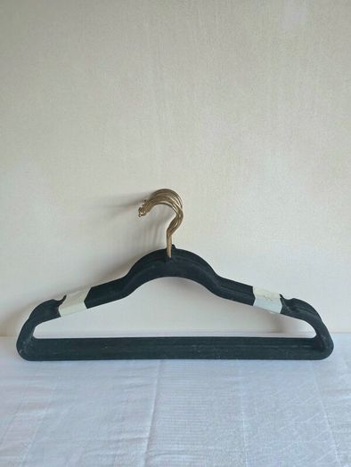Slim Space Saving Velvet Hangers - Sets from 4euro or Full Lot 28euro