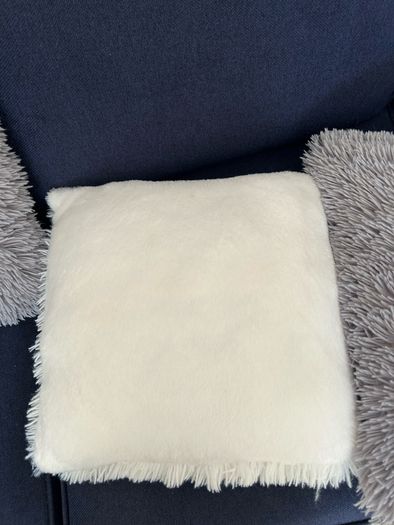 Set of 3 fluffy cushions