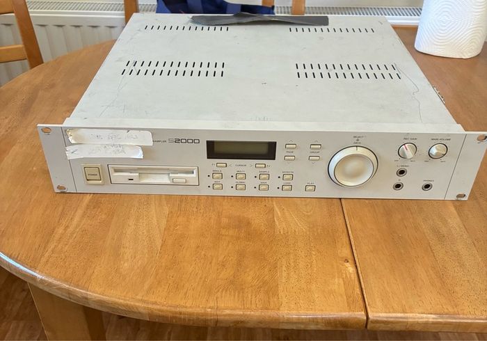 AKAI s2000 Sampler