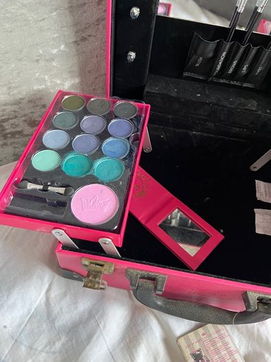 Beauty eyeshadow box