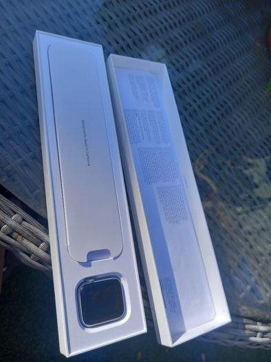 iWatch Series 6 40mm face, not with strap, D18 post 8e