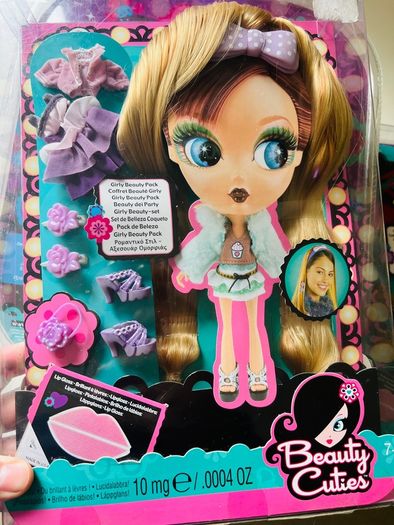 2006 Mattel Rockabelle Beauty Cuties Fashion Doll plus extras