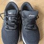 Ladies black asics runners Image 4