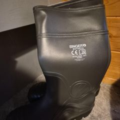 Safety wellies with steel toe cap