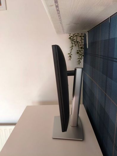 Dell monitor P2425H In very good condition (price negotiable)