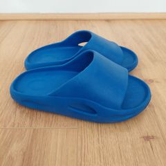 Plain blue sliders (Size UK13/EU32)