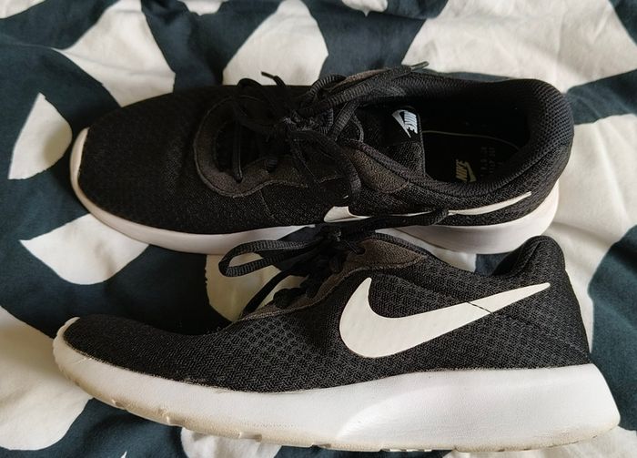 Nike Tanjun Black White. Size 7