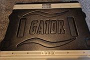 2u Gator case. Excellent condition.
