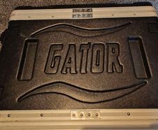 2u Gator case. Excellent condition.
