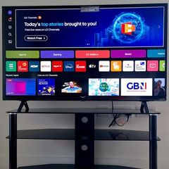 LG 50" Smart TV 4k Ultra HD HDR with TV Stand and Magic Remote
