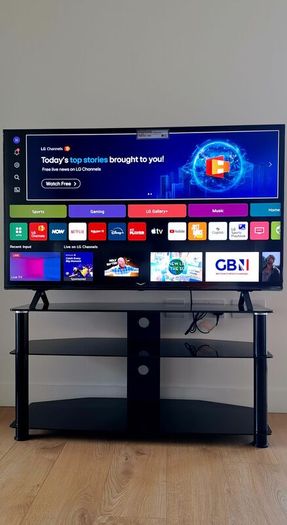 LG 50" Smart TV 4k Ultra HD HDR with TV Stand and Magic Remote