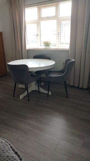 four dinning chairs