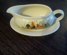 Leonardo Collection Gravy Boat and Tray.