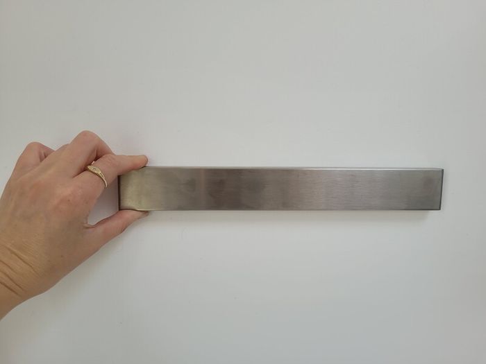 Magnetic knife strip