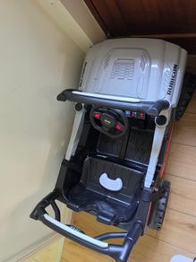 selling jeep that runs on chargable bateries w music etc
