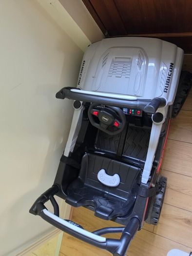 selling jeep that runs on chargable bateries w music etc