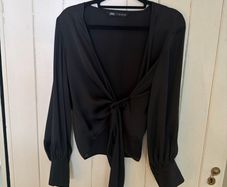 black shirt Zara M