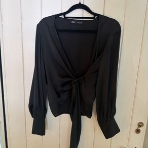 black shirt Zara M