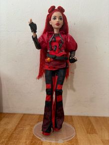Disney Descendants 4 The Rise of Red Doll