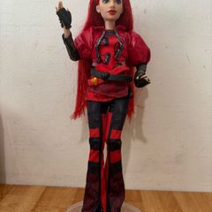 Disney Descendants 4 The Rise of Red Doll