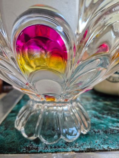 Glass fruit bowl
