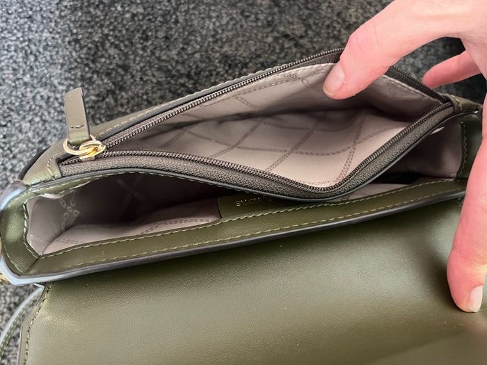 Brand new Michael kors Olive jetset crossbody leather bag
