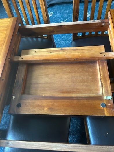 Extendable Table and 8 Chairs