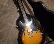 Es 335 Style guitar